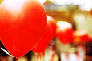 Brincadeiras para Festa de Adulto: 12 Ideias que Animam Qualquer Evento